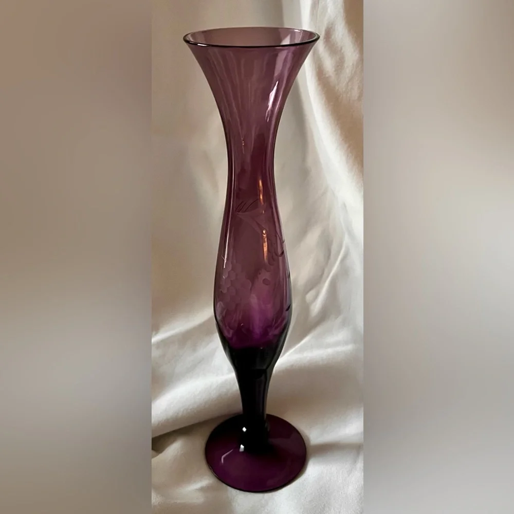 VTG Amethyst Glass Vase Etched Grapes Purple Hour Glass Bud Vase 10” Vintage